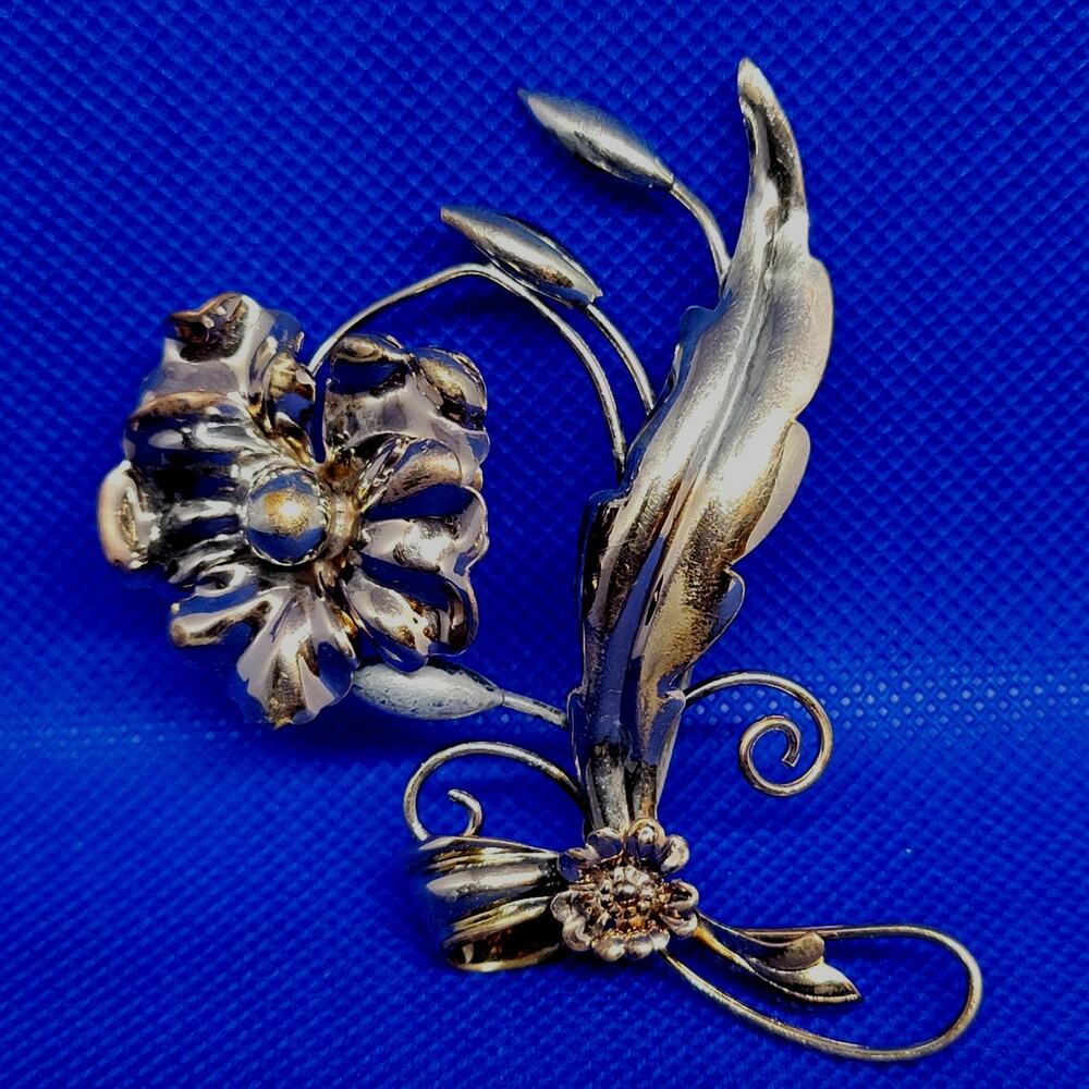 VNTG Airy Floral Brooch Marked Regal 1/20 12K  Gold Tones Sturdy Working Clasp